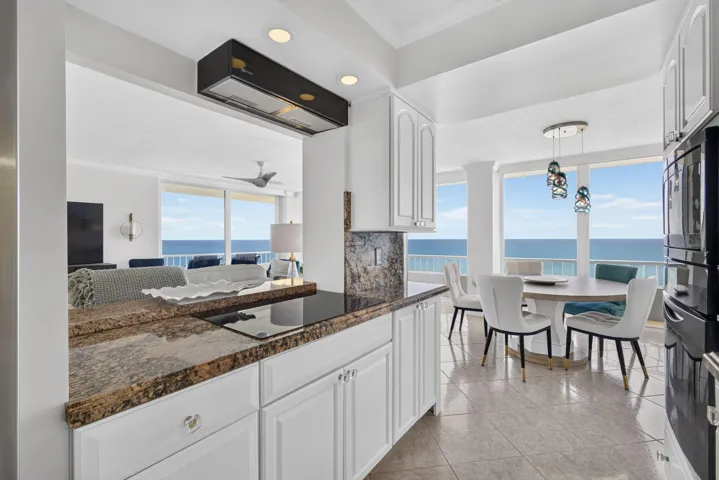 OPEN KITCHEN