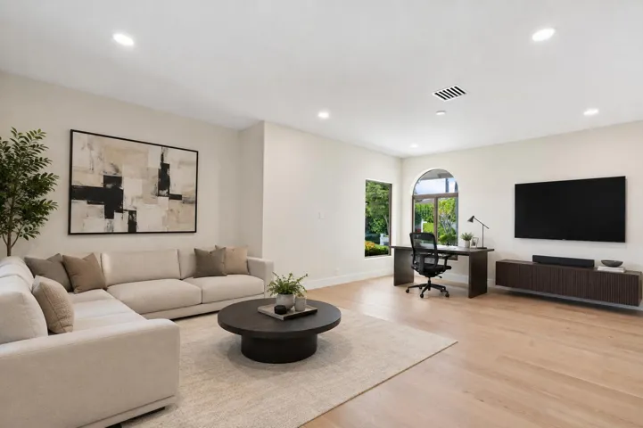 Media/office/bonus room