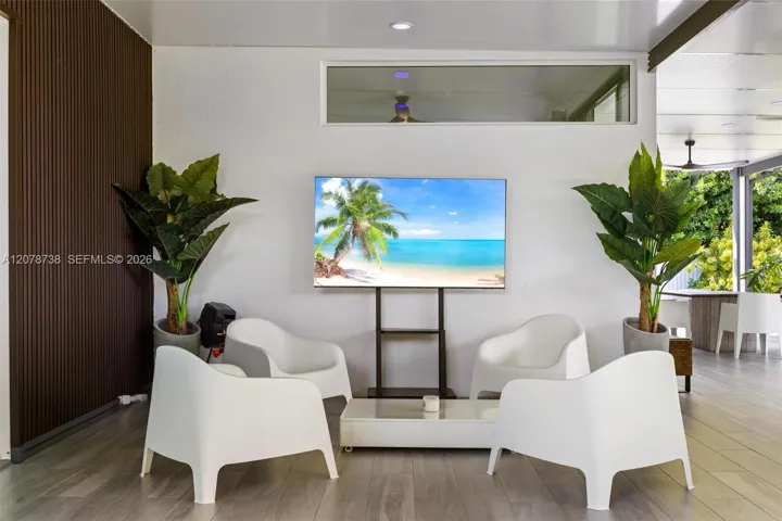 Step outside and the living space simply keeps going.