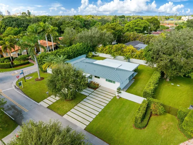 Tropical greenery, open lawn, shade, and plenty of space to slow down.