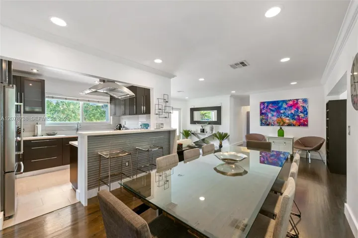 An open kitchen and dining space designed to keep everyone connected, whether cooking, gathering, or simply enjoying the everyday.