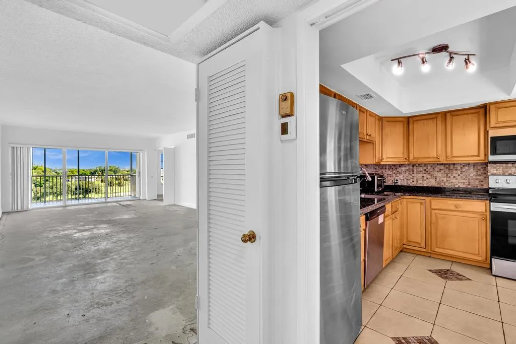 Kitchen & Living Area