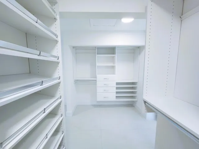 pp mb closet4