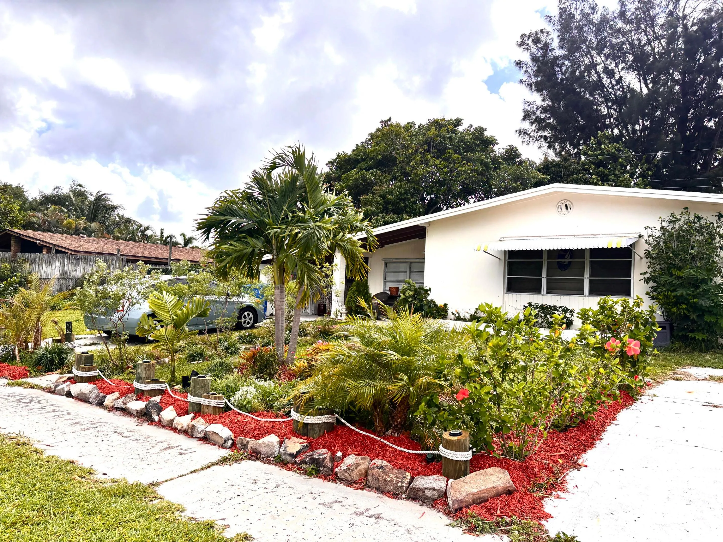 609 front garden 3 corner