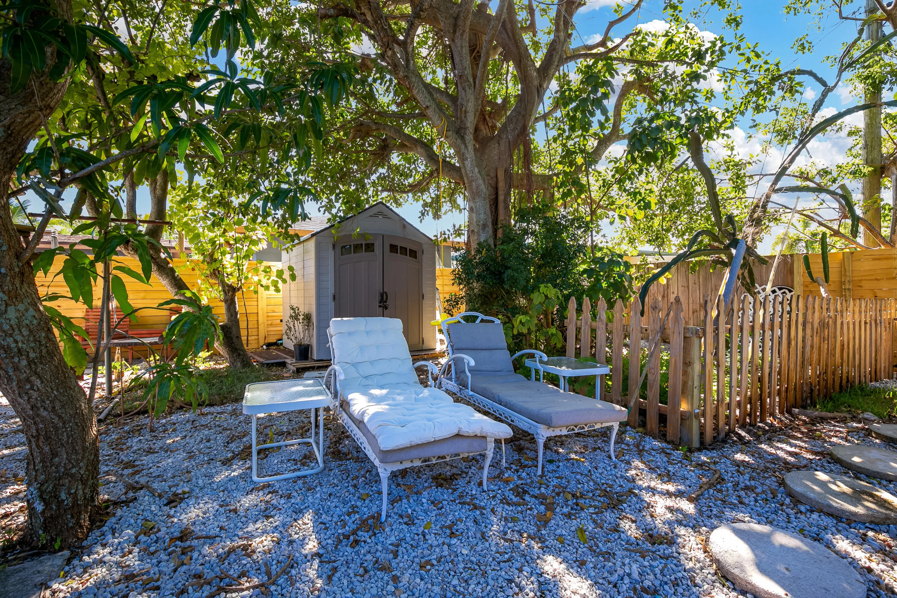 garden5_609SArnold Ave