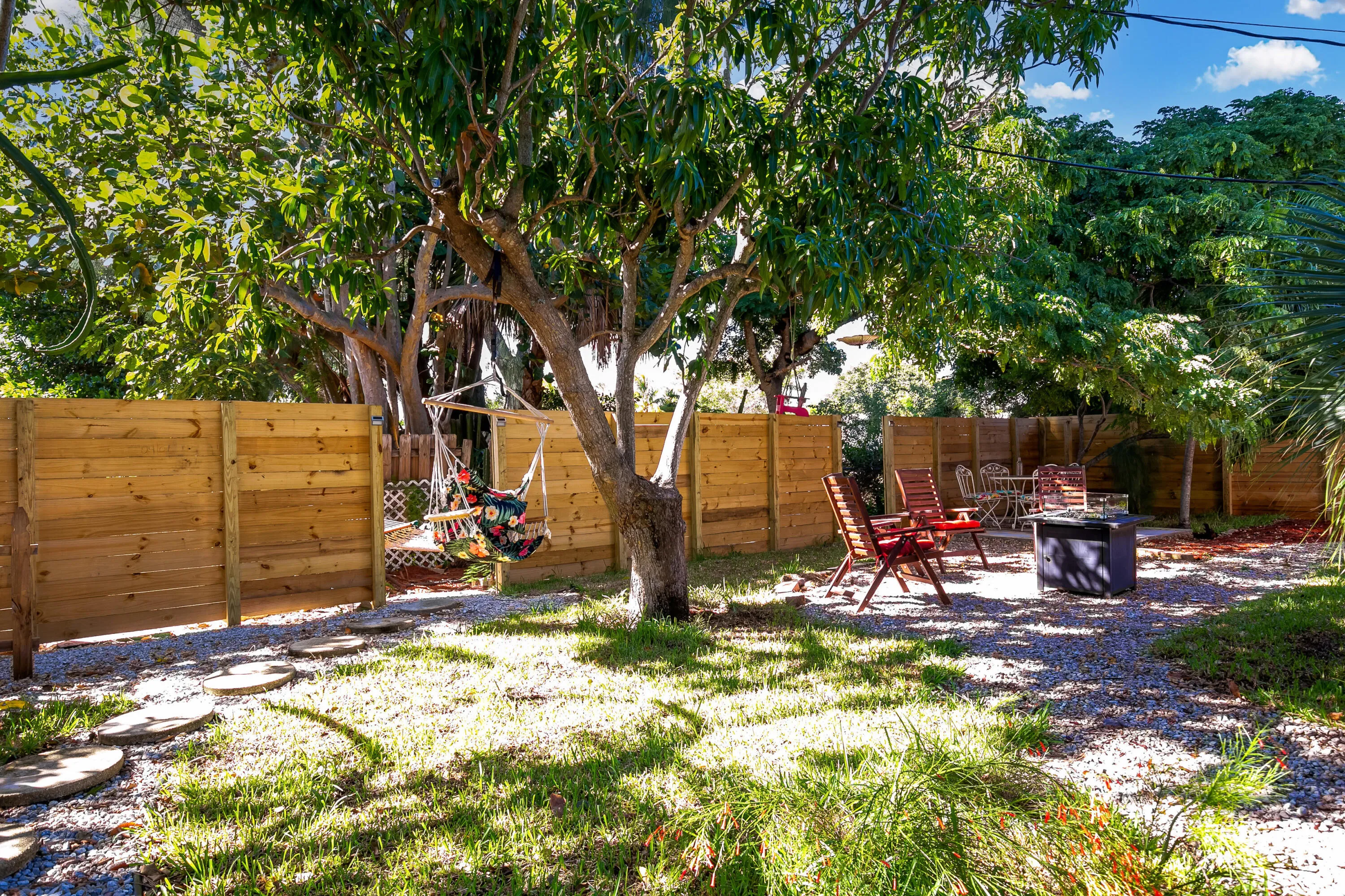 garden3_609SArnold Ave