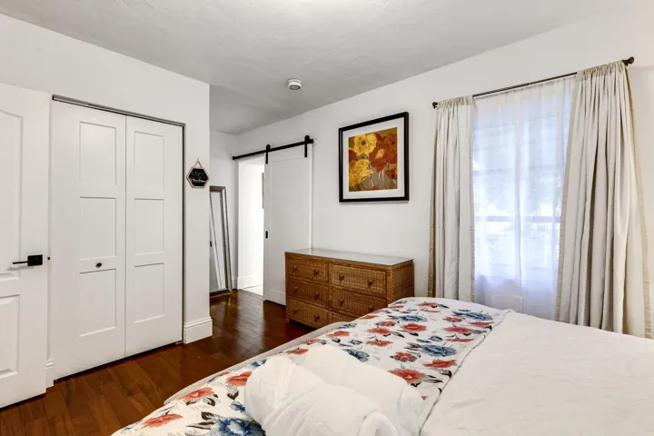 master_bedroom2_609SArnold