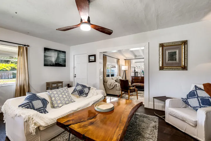 609_sArnold_living2
