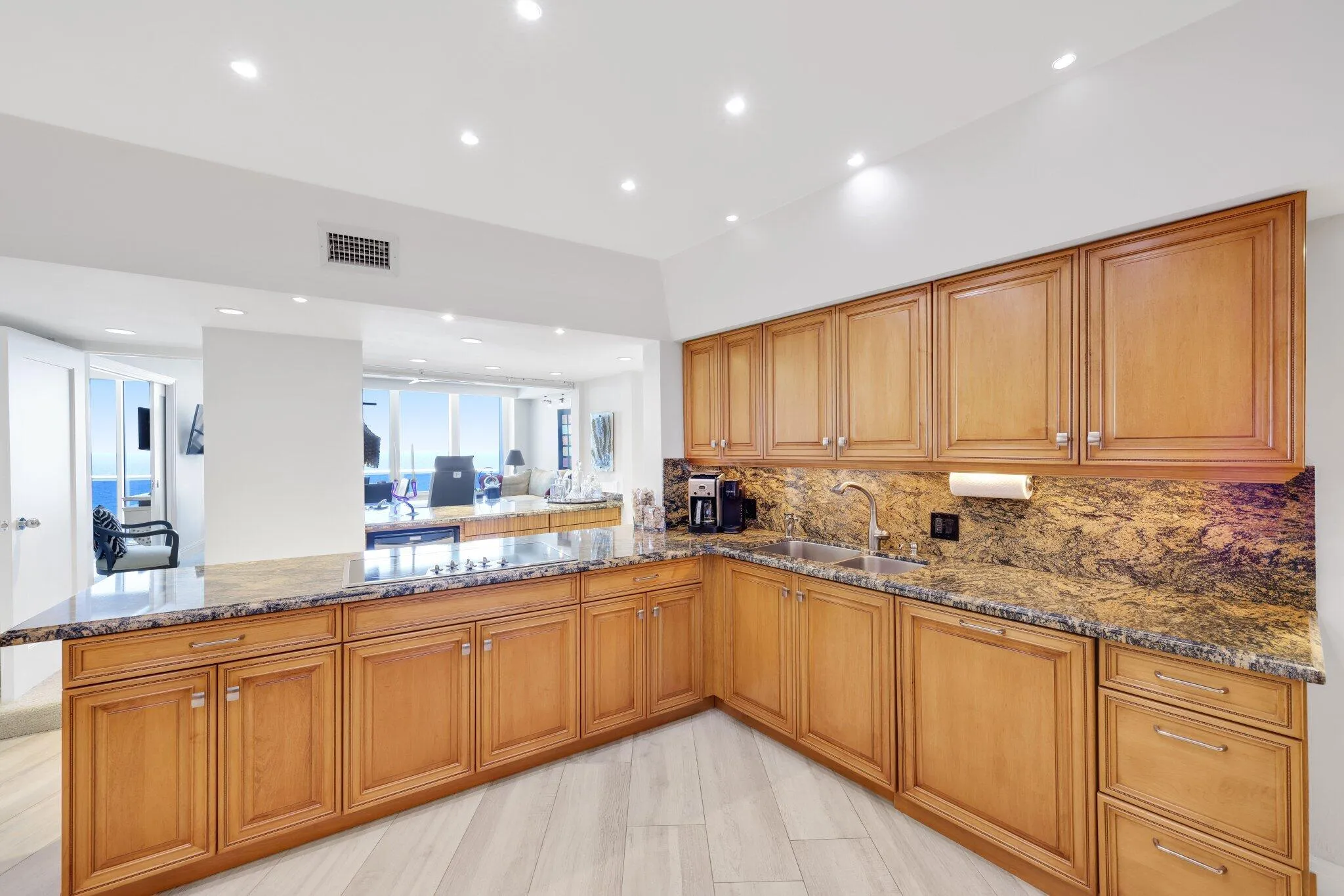 700 S Ocean Blvd - 25.jpg-SMALL