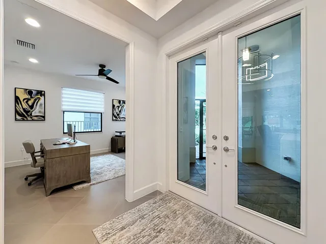 Foyer to Office/4th Bedroom