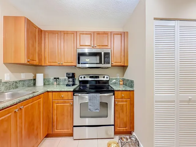 519 E Sheridan Street #404-23