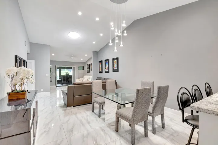 LIVING/DINING