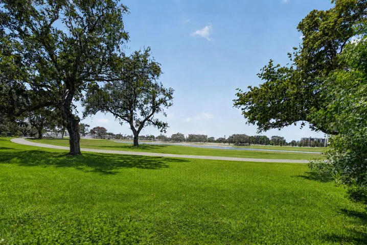 Golf & Lake View