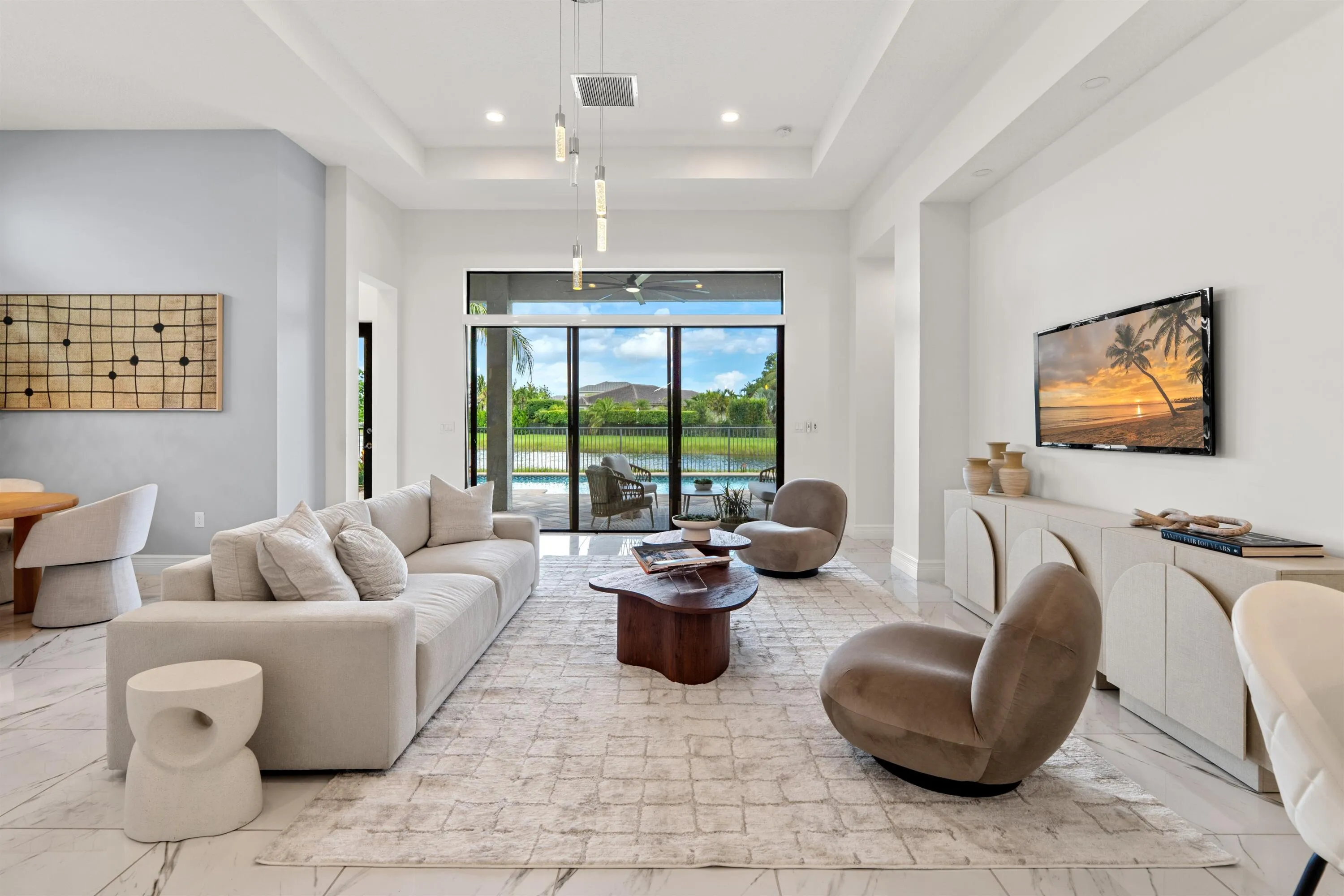 LIVING_ROOM_TO_POOL