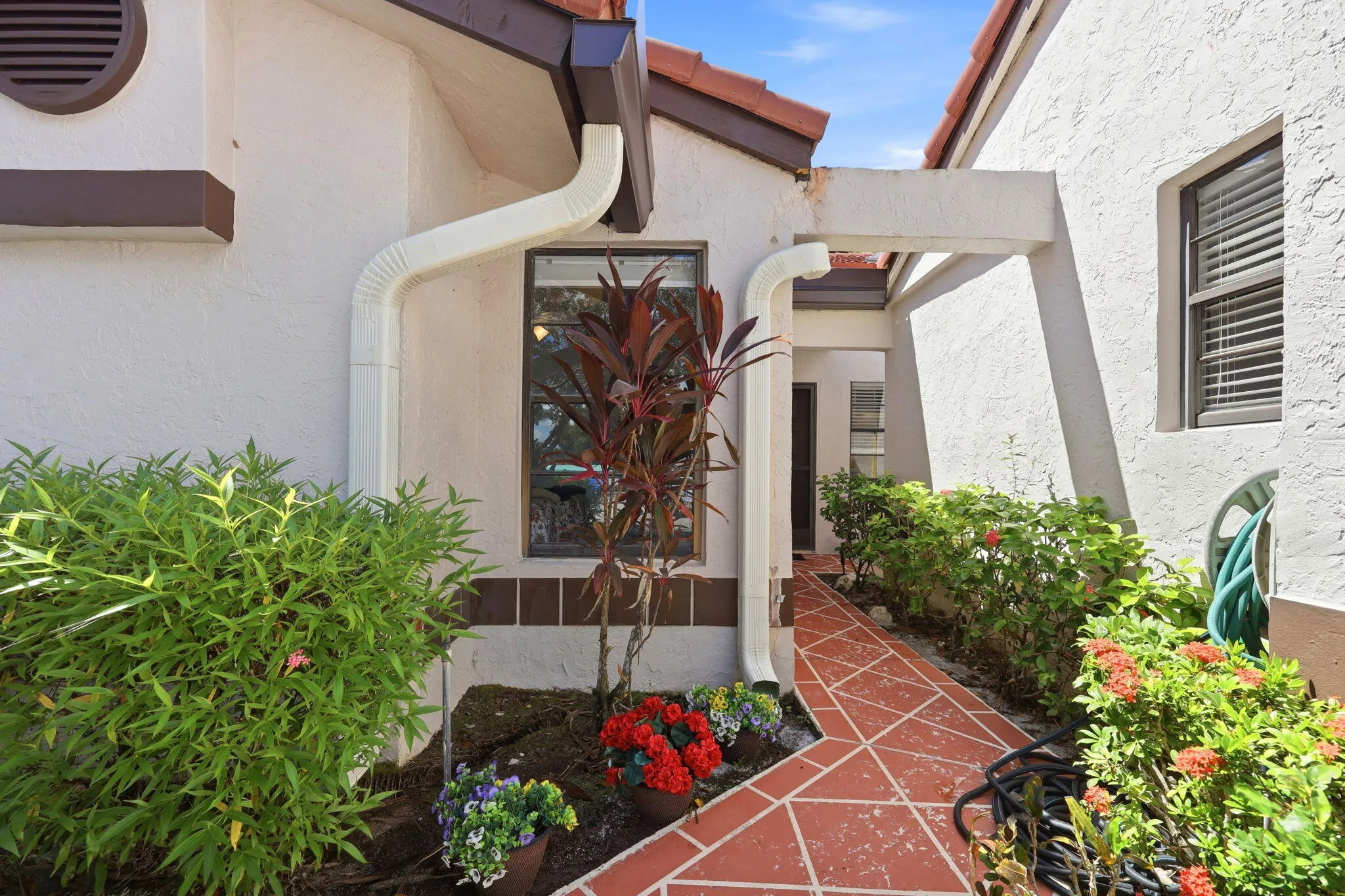 5-004_F8_6013 Sunny Pointe Cir