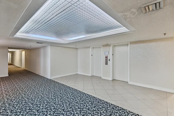 Elevator / Hallway