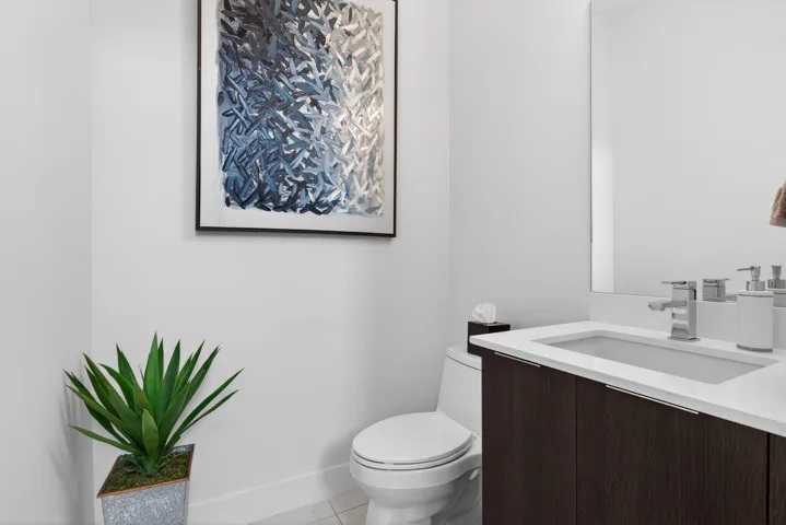 1/2 Bath (2nd Floor)