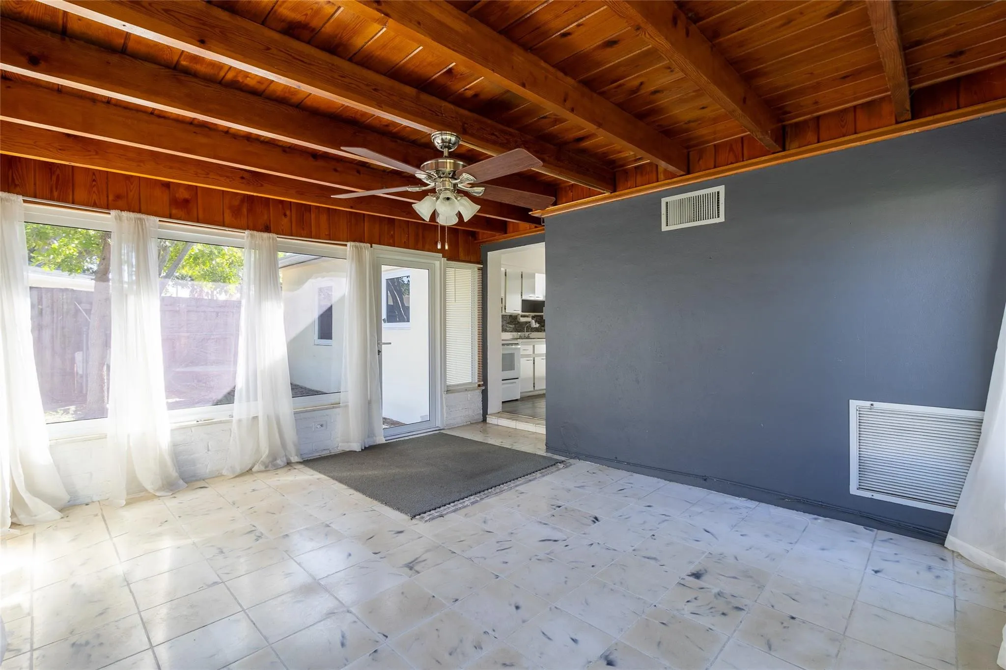 Spacious Florida Room