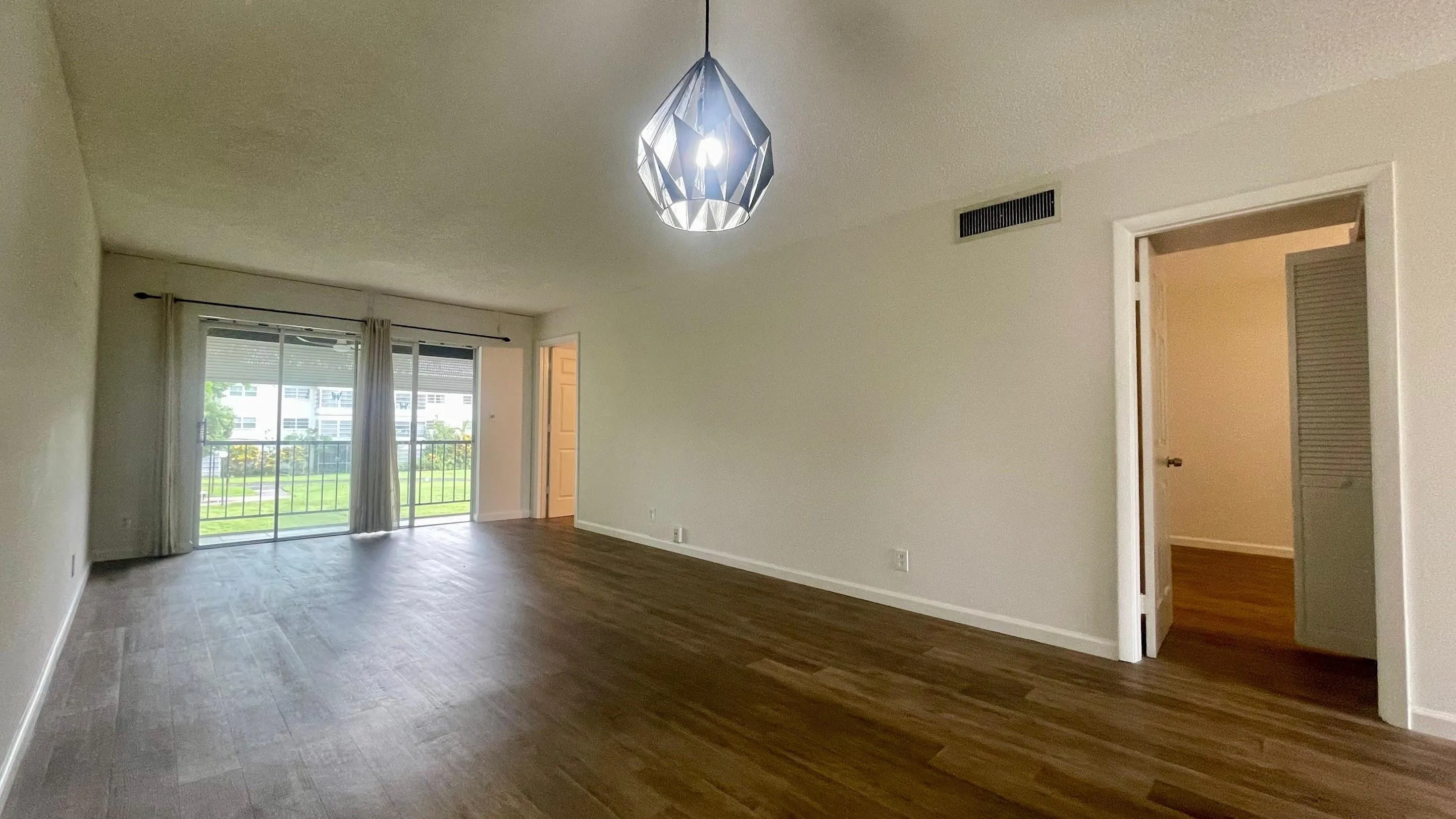 1801- Living room 4
