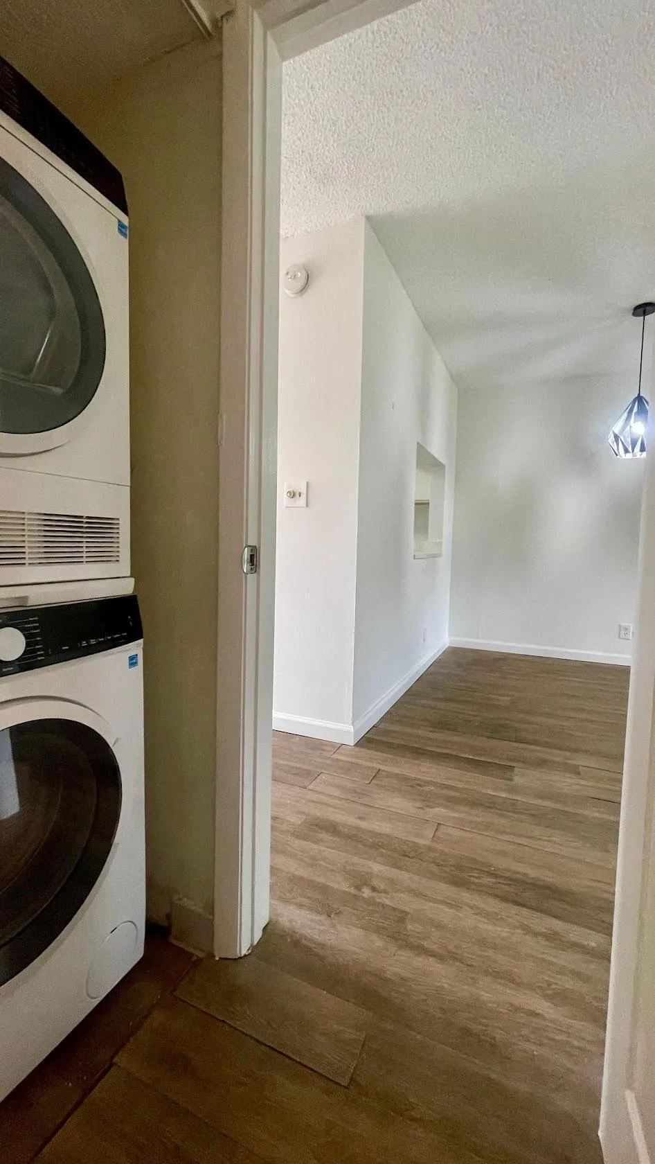 1801- Washer & Dryer View