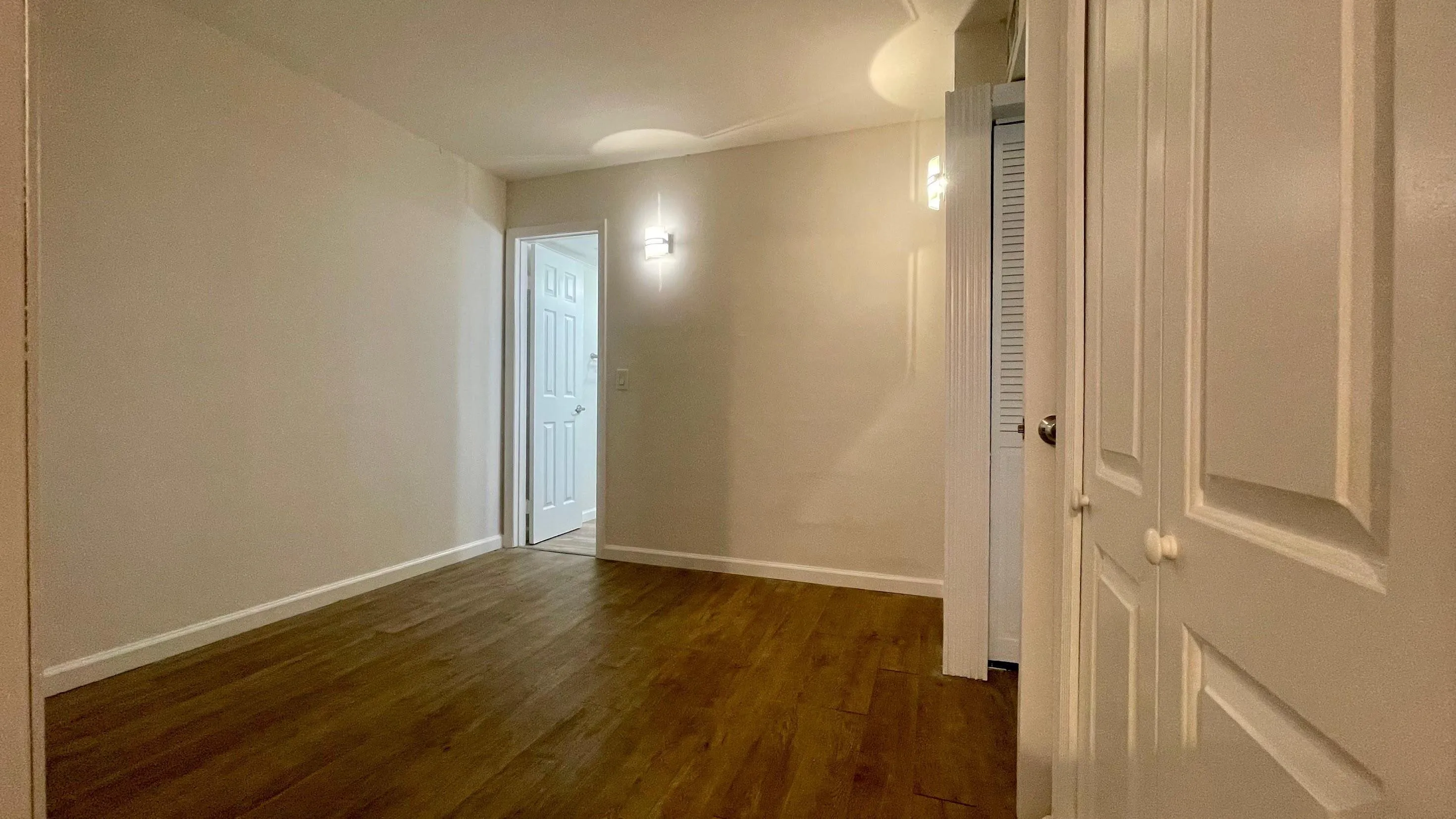 1801- Den Access Master Bathroom