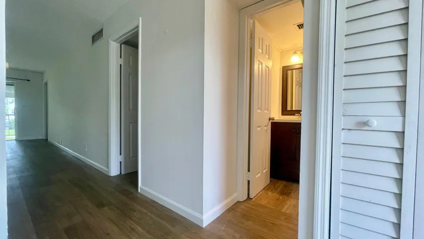 1801- Guest Bathroom- Living