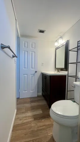 1801- Guest Bathroom 3