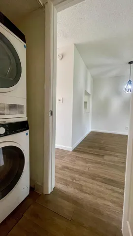 1801- Washer & Dryer View