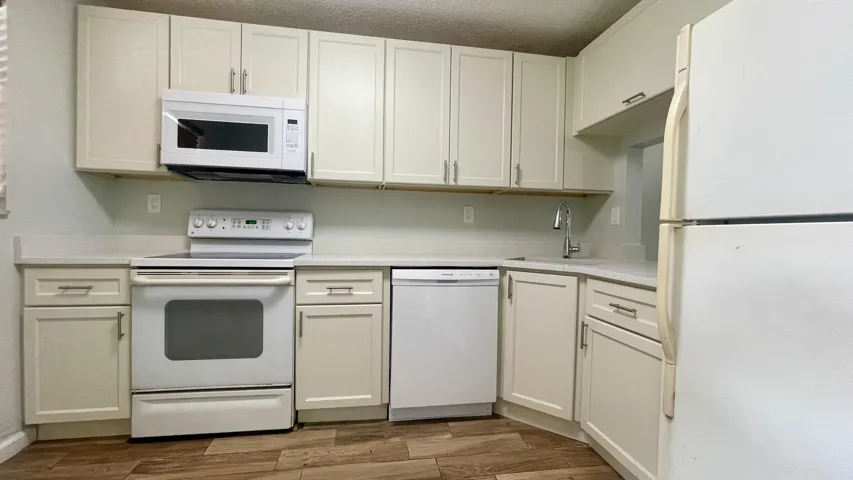 1801- Kitchen 5