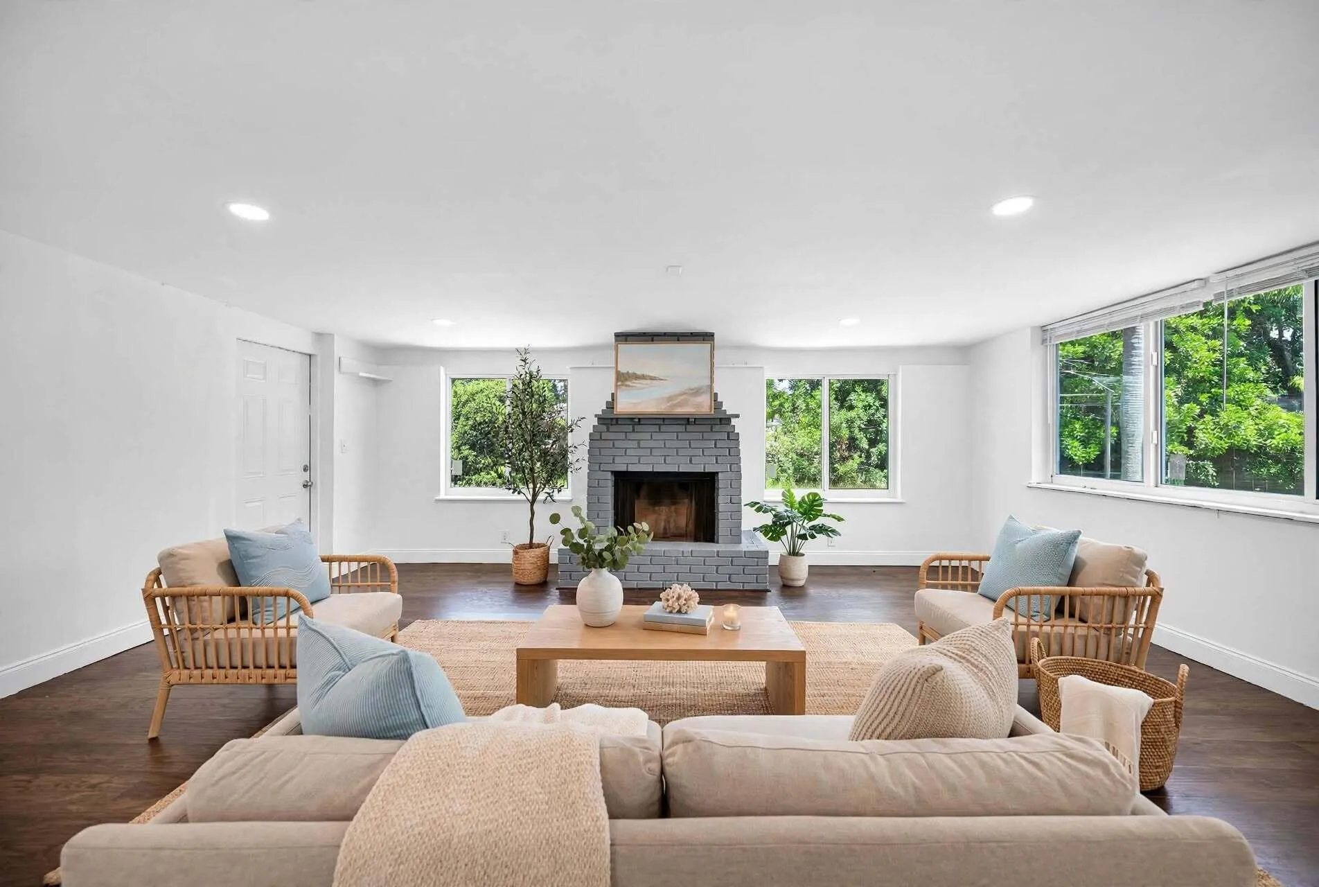 coastal_living_room_staging_1​​‌​​​​‌​​‌‌​‌‌​​​‌‌​‌​‌​‌​​​‌​​