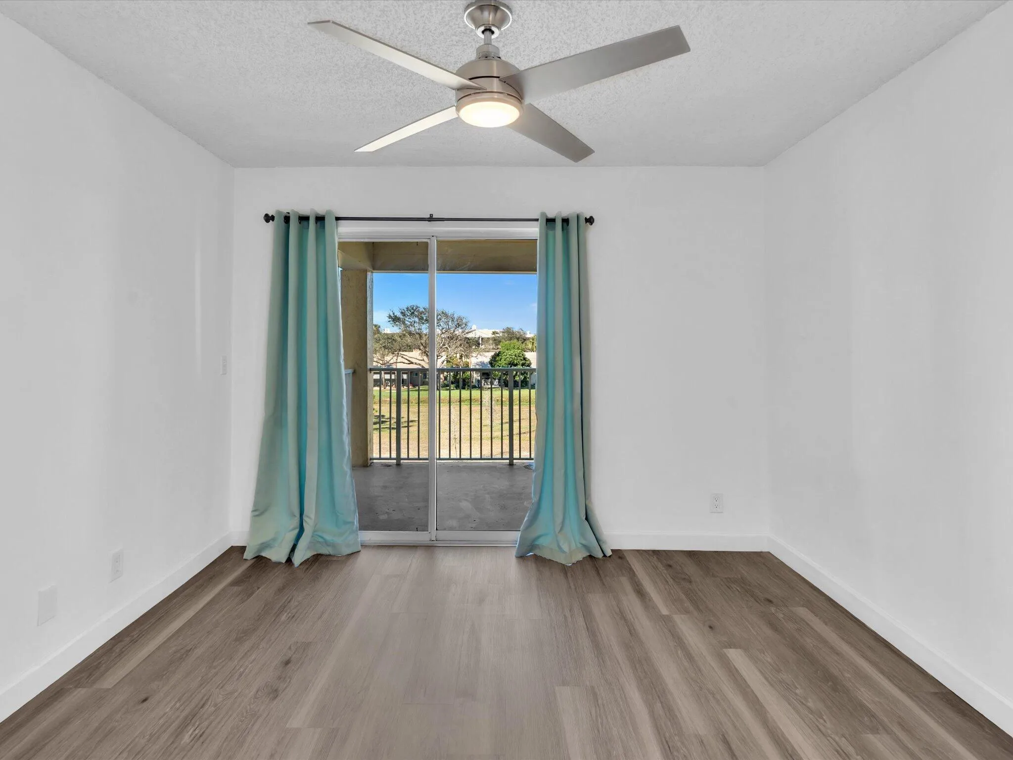 Large Bedroom