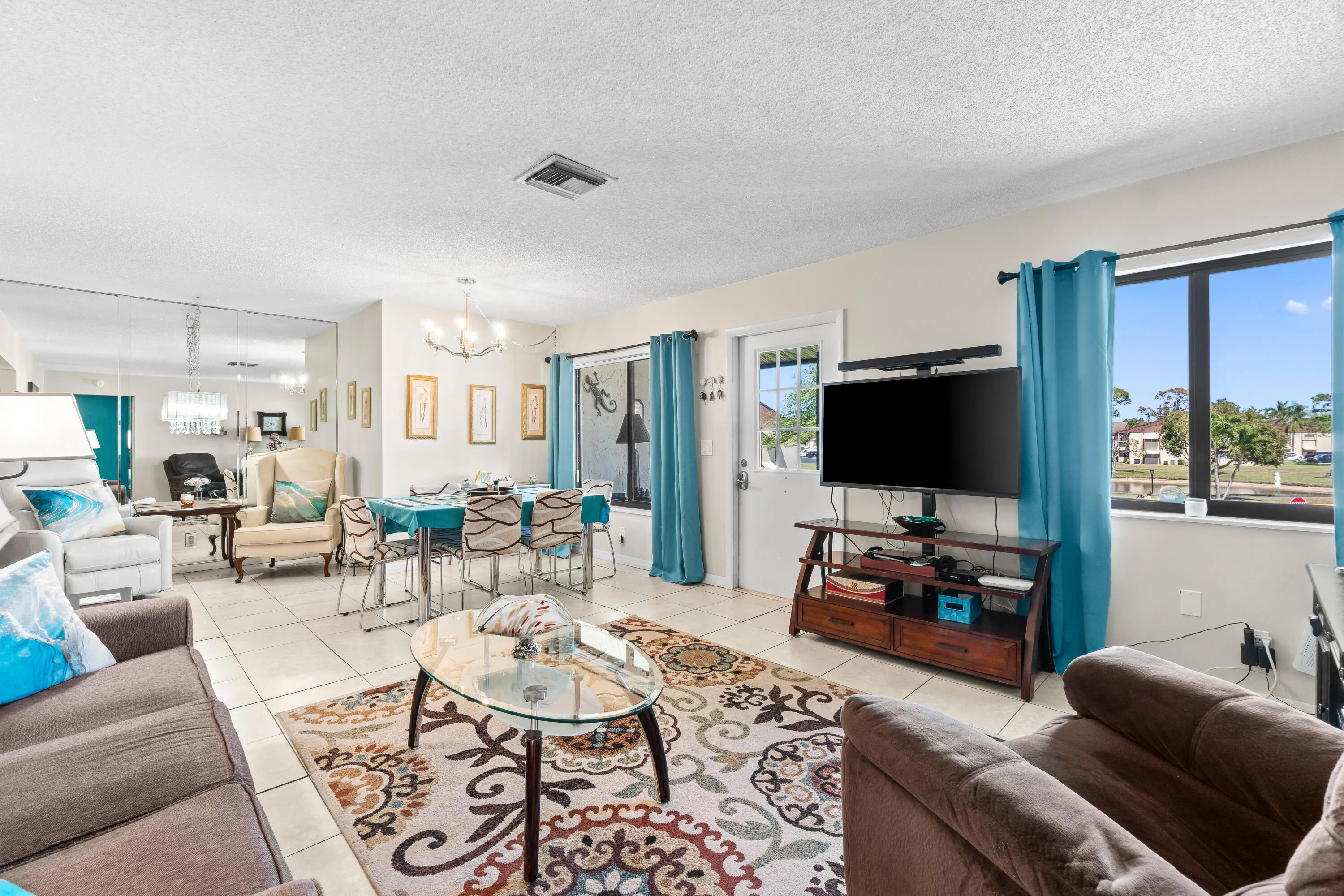 007-3589LaAiresCourt-2-Greenacres-FL-334