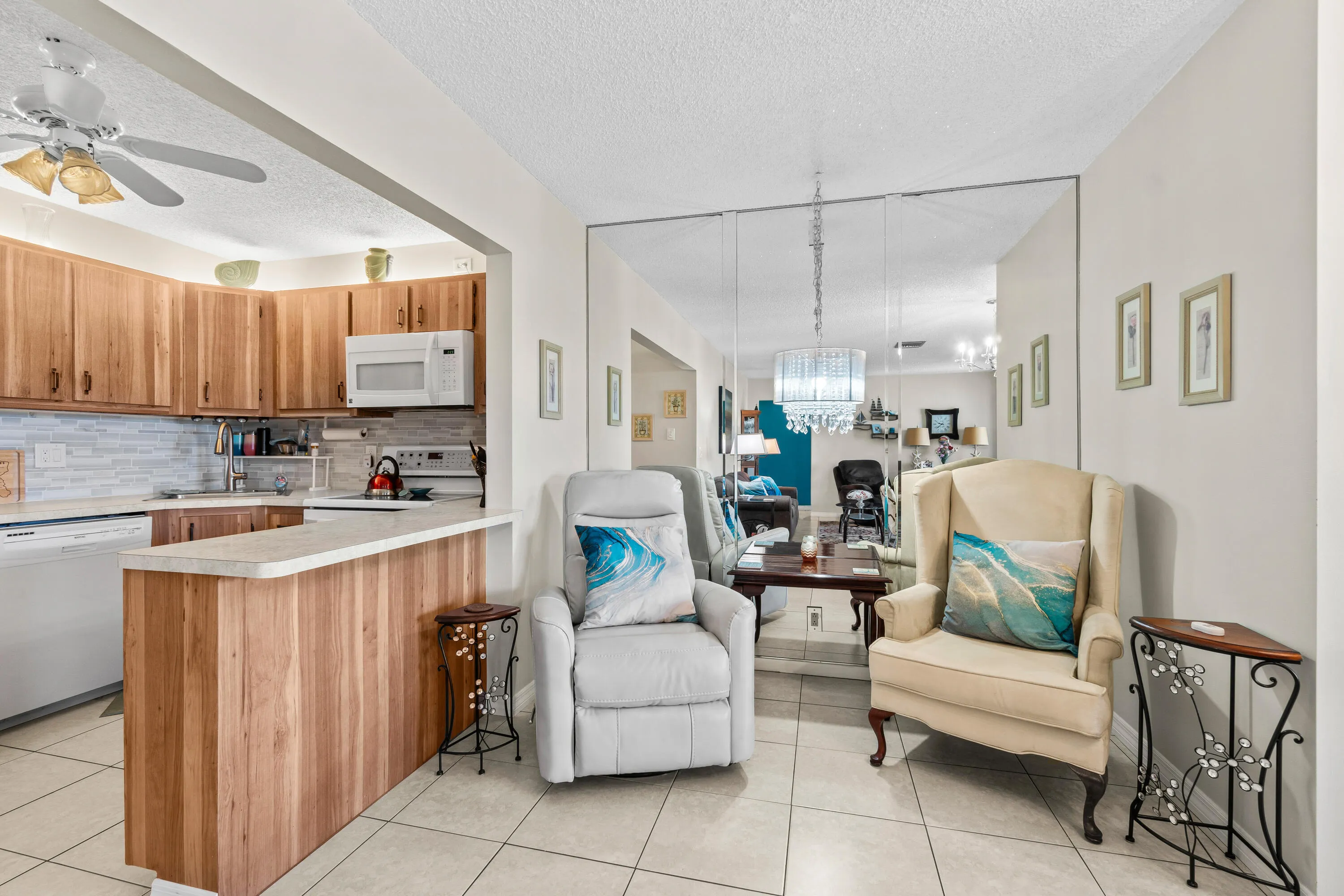 009-3589LaAiresCourt-2-Greenacres-FL-334