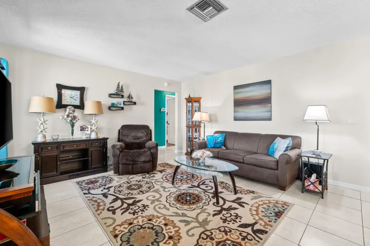 005-3589LaAiresCourt-2-Greenacres-FL-334