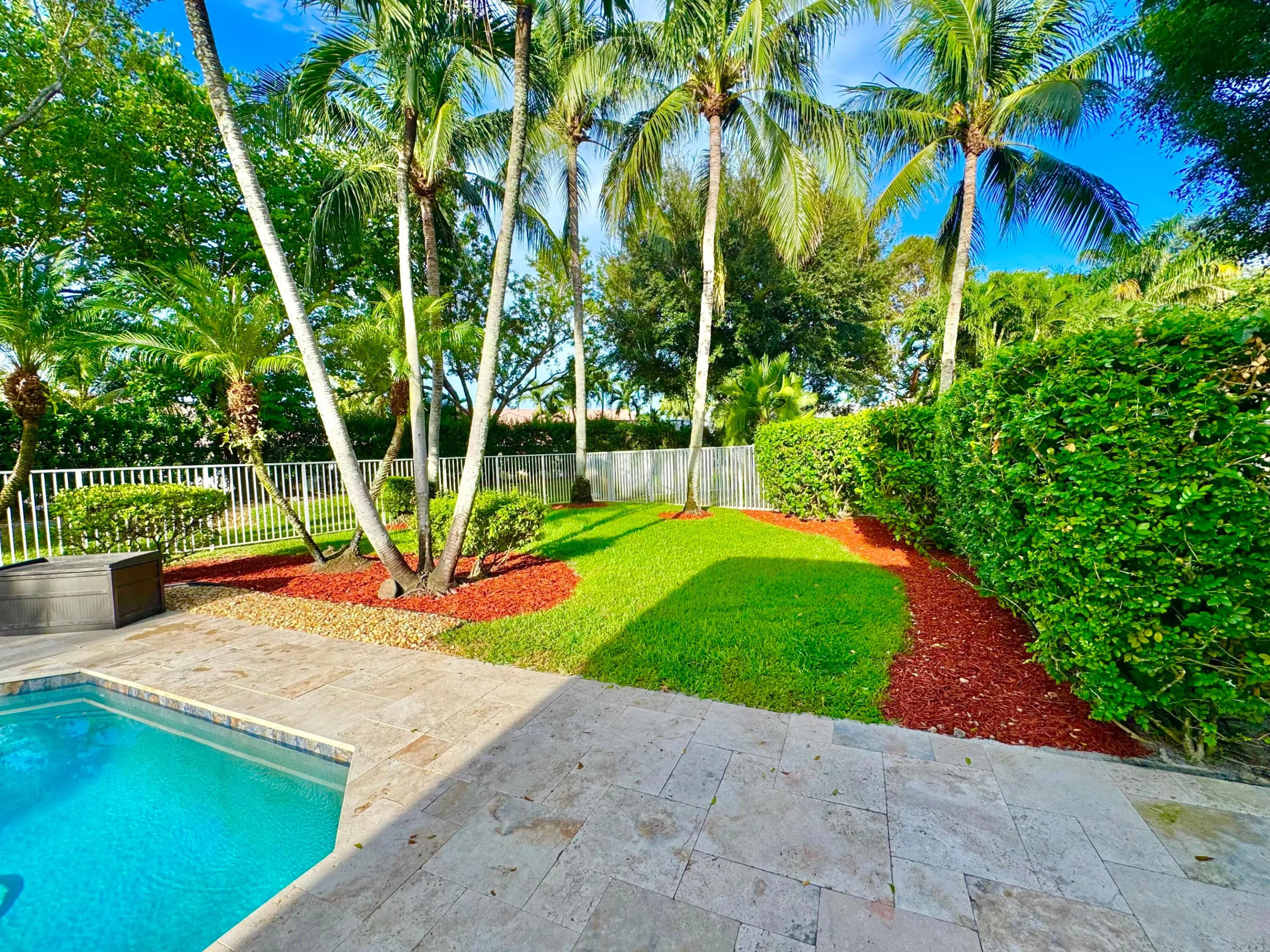 SIDE YARD