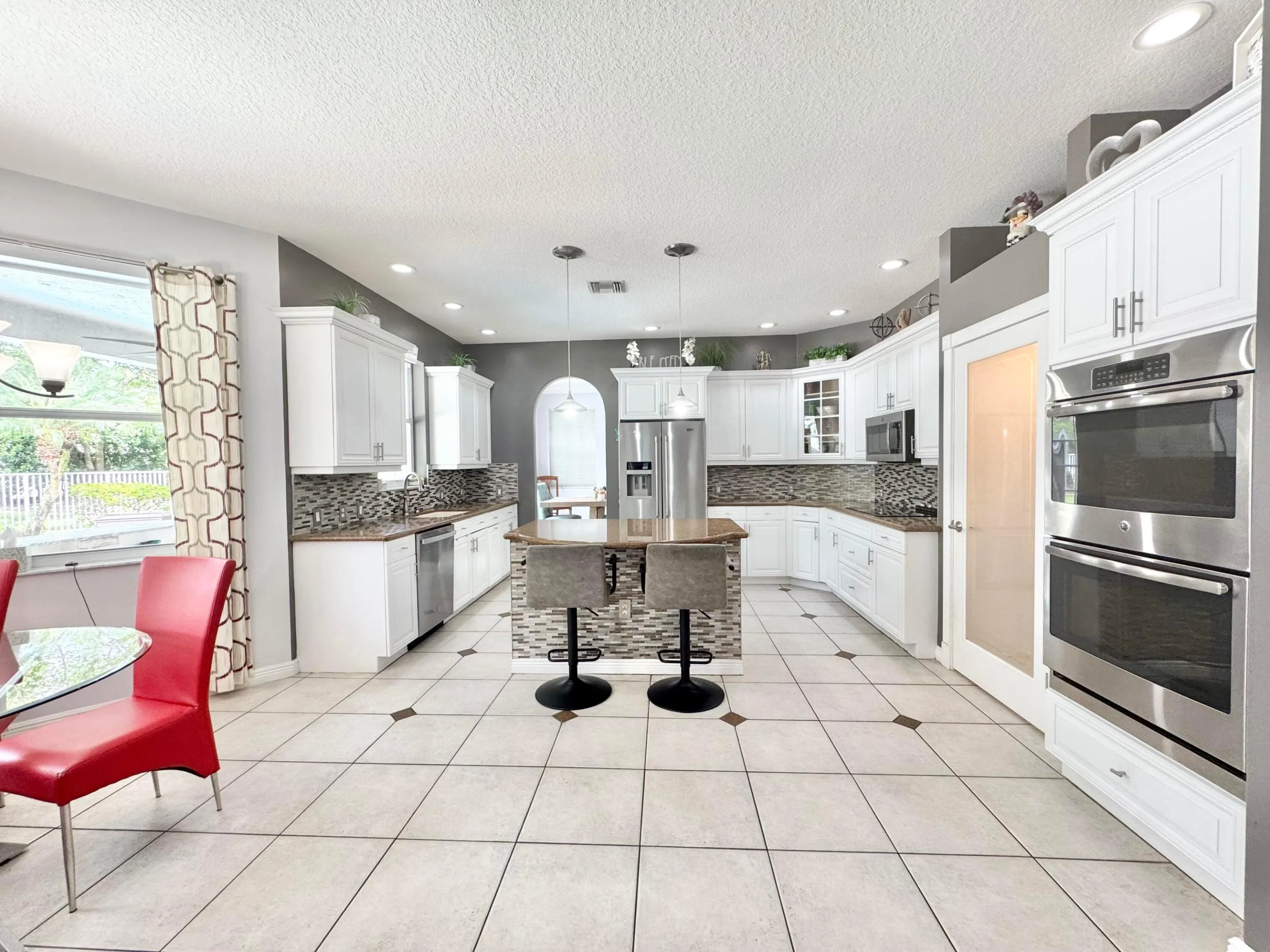 CHEF'S KITCHEN