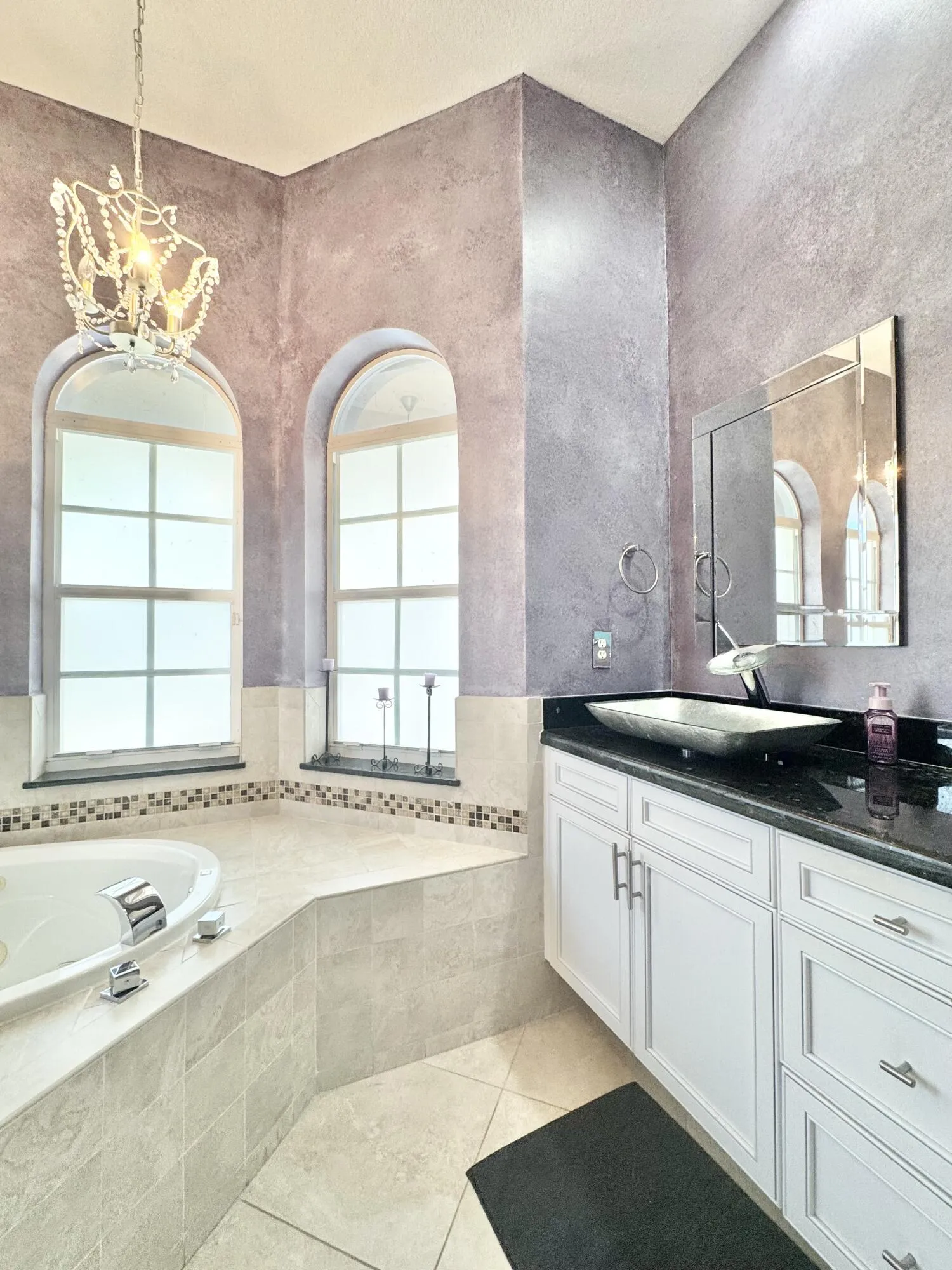 1ST VANITY MASTER WITH HERS WATER CLOSET