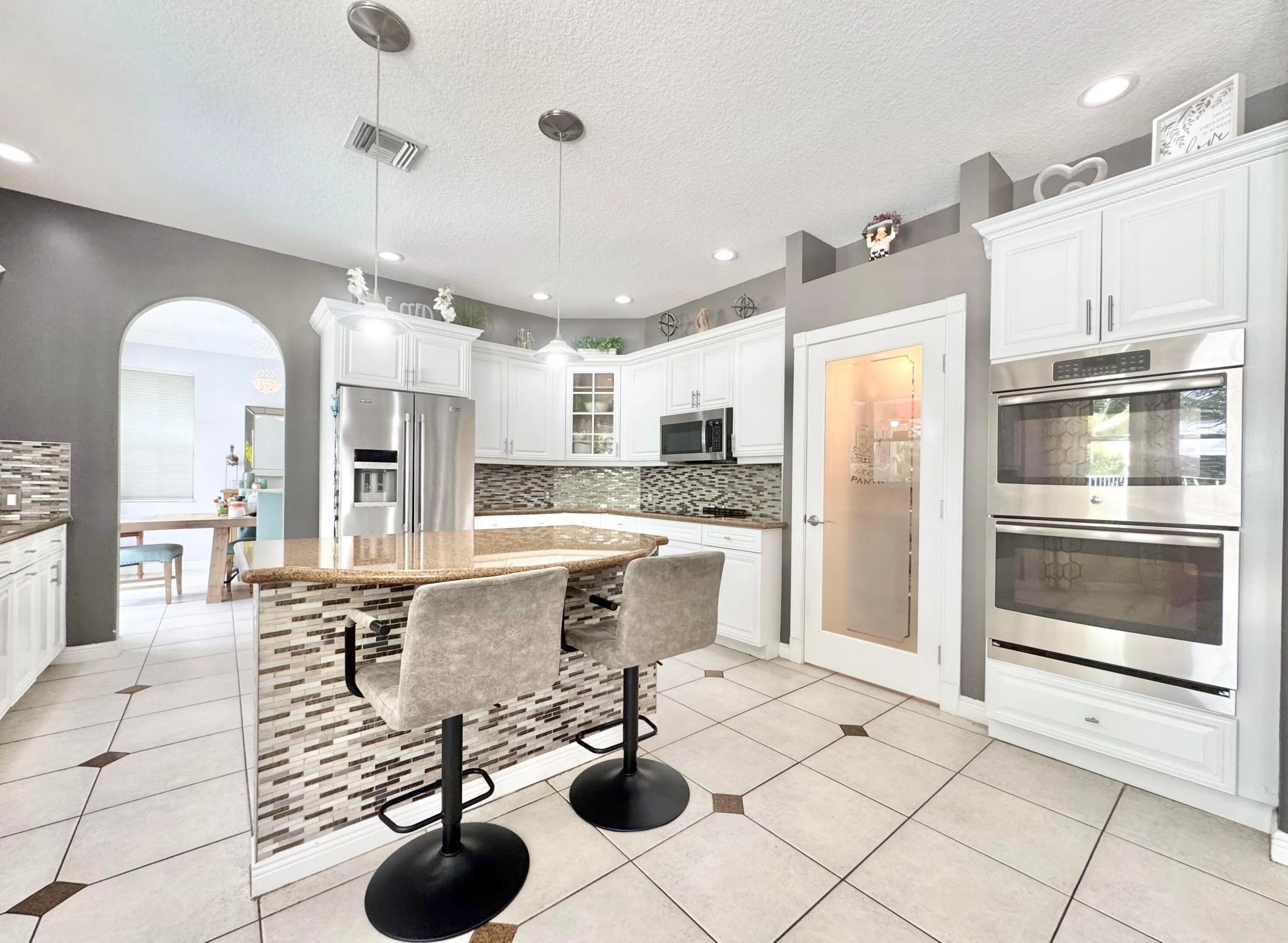 KITCHEN WITH PANTRY