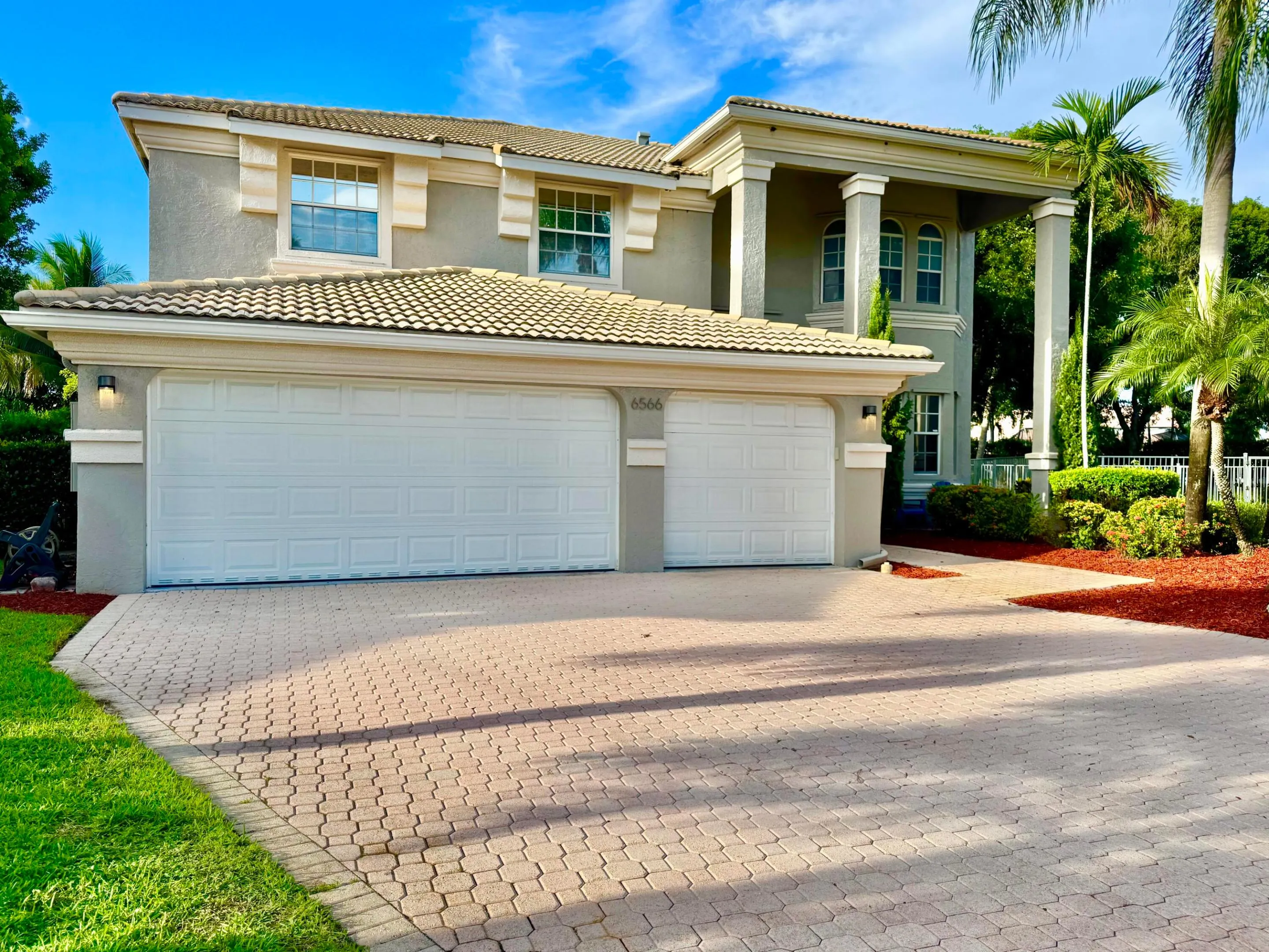 3 CAR GARAGE