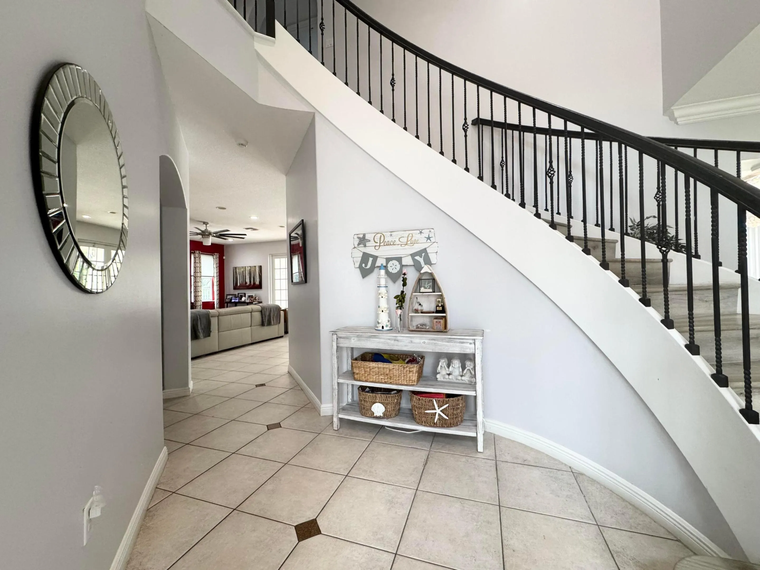 FOYER ENTRANCE HALLWAY