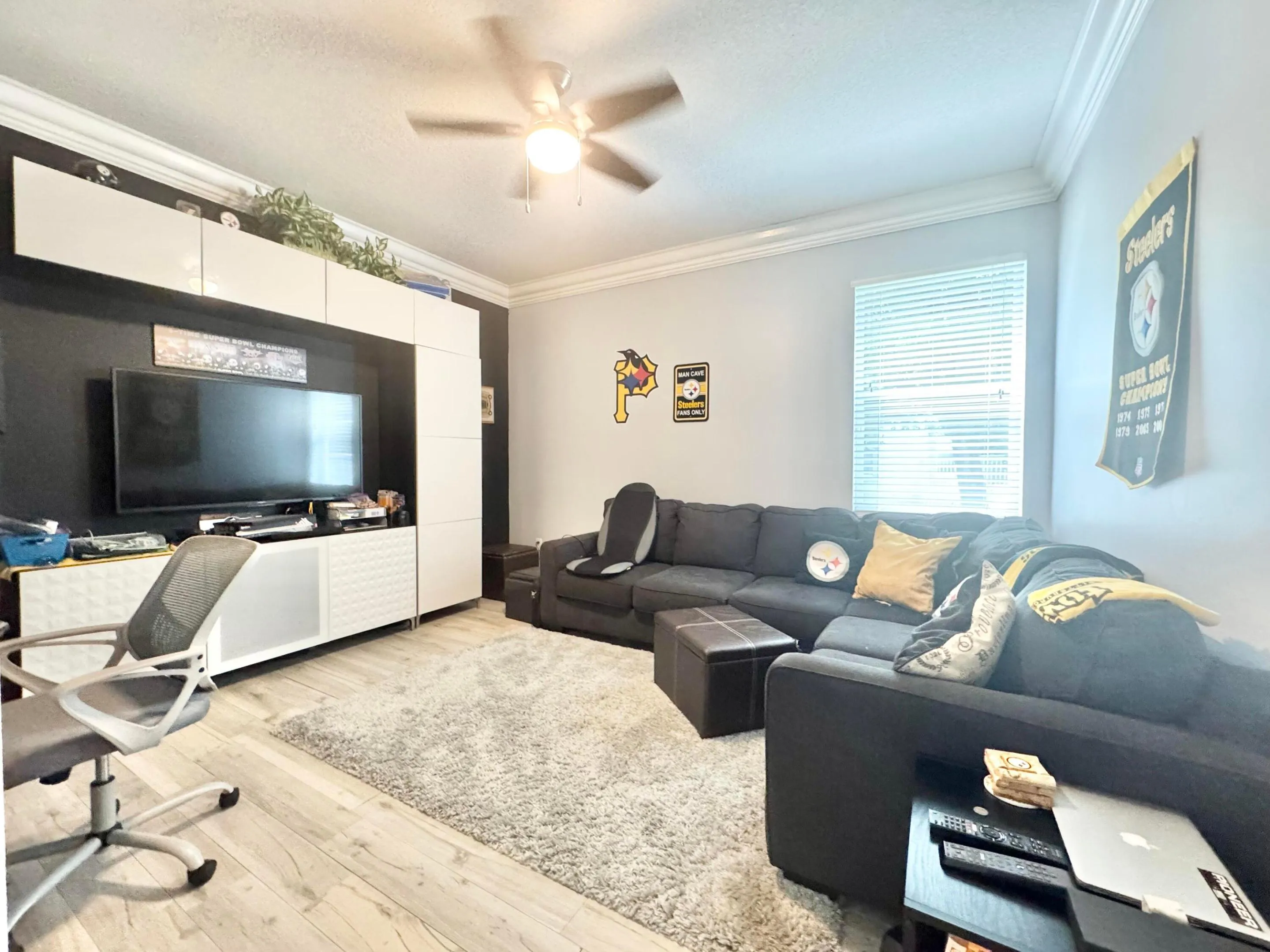 DEN OR BONUS ROOM