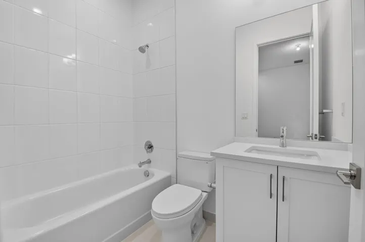 suite 2 bath