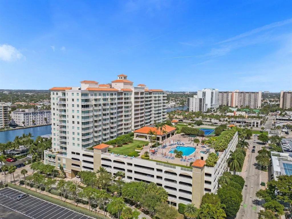 TIDES EXTERIOR POOL DECK