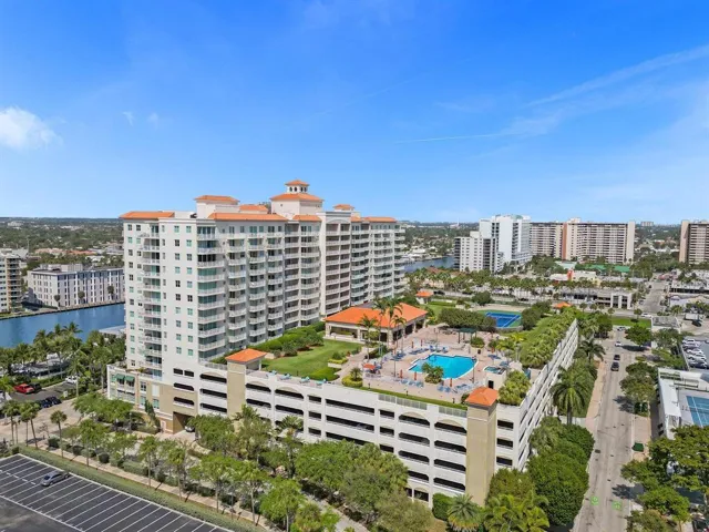 TIDES EXTERIOR POOL DECK