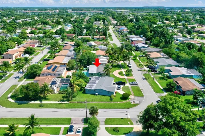 3925 FRONT YARD.png 4