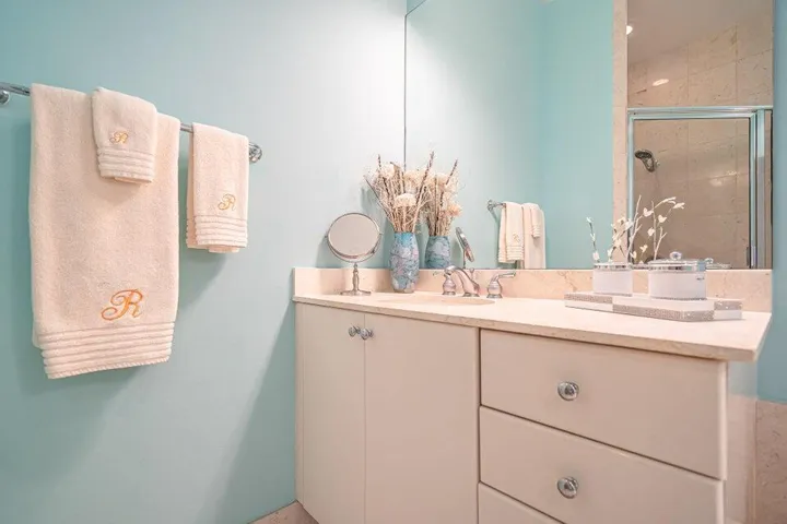 2 sinks