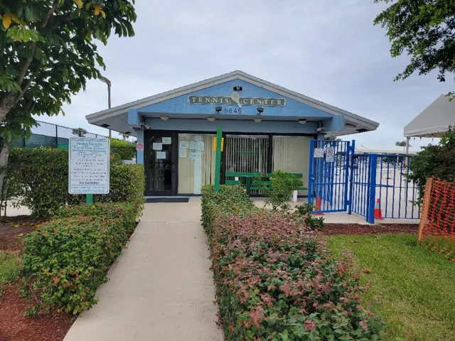 Tennis Club