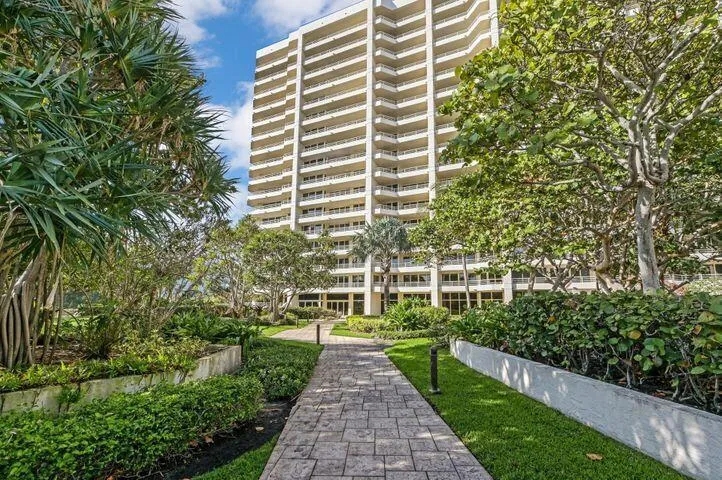 D-building
