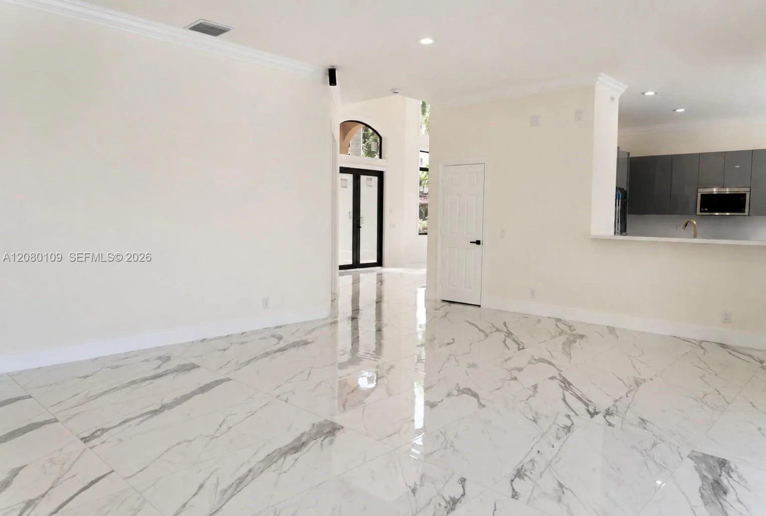 Family Room – Foyer View