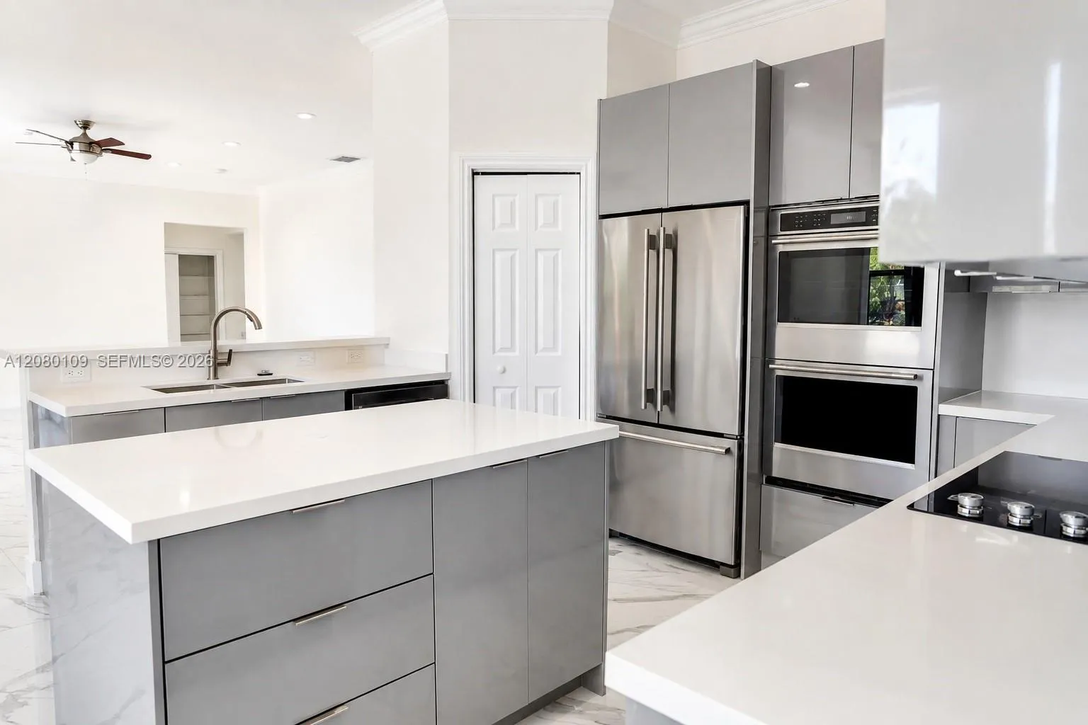 Kitchen – Island & Appliances